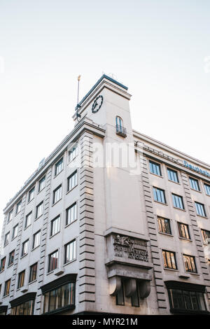 Praga, 21 Settembre 2017: l'edificio in cui Deutsche Bank si trova. Rappresentazione di tedesco Deutsche Bank in Repubblica Ceca Foto Stock