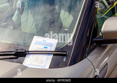 Parcheggio pena avviso di carica Foto Stock