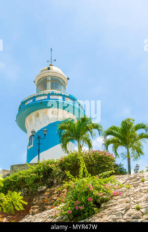 Guayaquil, Ecuador - 16 Aprile 2016: faro sul trop della collina di Santa Ana a Guayaquil in Ecuador. Foto Stock