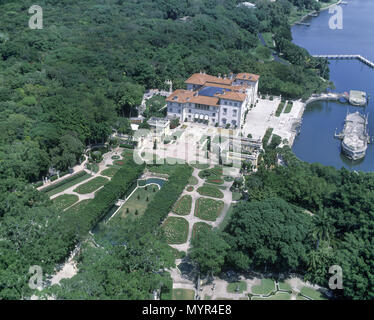 1992 STORICO AEREO VILLA VIZCAYA MUSEO GIARDINI COCCO GROVE BISCAYNE BAY MIAMI FLORIDA USA Foto Stock