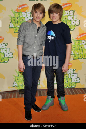 Cole e Dylan Sprouse - NickelOdeon 22 Kids Choice Awards a del UCLA Pauley Pavilion a Westwood, Los Angeles.11 SprouseBrothers Cole & Dylan 11 evento nella vita di Hollywood - California, tappeto rosso Evento, STATI UNITI D'AMERICA, industria cinematografica, celebrità, fotografia, Bestof, arte cultura e intrattenimento, celebrità moda, migliori della vita di Hollywood, evento nella vita di Hollywood - California, moquette rossa e dietro le quinte, musica celebrità, Topix, coppia, famiglia ( marito e moglie ) e i bambini- figli, fratelli e sorelle inchiesta tsuni@Gamma-USA.com, Credito Tsuni / USA, 2006-2009 Foto Stock
