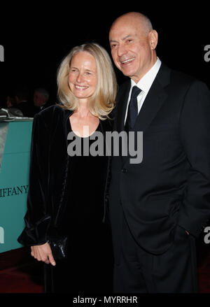 Alan Arkin e moglie di arrivare al Palm Spring International Film Festival presso il Centro Congressi. 6 gennaio 2007 3/4 sorriso 24 ArkinAlan moglie060 evento nella vita di Hollywood - California, tappeto rosso Evento, STATI UNITI D'AMERICA, industria cinematografica, celebrità, fotografia, Bestof, arte cultura e intrattenimento, celebrità moda, migliori della vita di Hollywood, evento nella vita di Hollywood - California, moquette rossa e dietro le quinte, musica celebrità, Topix, coppia, famiglia ( marito e moglie ) e i bambini- figli, fratelli e sorelle inchiesta tsuni@Gamma-USA.com, Credito Tsuni / USA, 2006-2009 Foto Stock