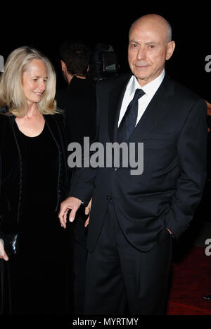 Alan Arkin e moglie di arrivare al Palm Spring International Film Festival presso il Centro Congressi. 6 gennaio 2007 3/4 contatto visivo ArkinAlan moglie133 evento nella vita di Hollywood - California, tappeto rosso Evento, STATI UNITI D'AMERICA, industria cinematografica, celebrità, fotografia, Bestof, arte cultura e intrattenimento, celebrità moda, migliori della vita di Hollywood, evento nella vita di Hollywood - California, moquette rossa e dietro le quinte, musica celebrità, Topix, coppia, famiglia ( marito e moglie ) e i bambini- figli, fratelli e sorelle inchiesta tsuni@Gamma-USA.com, Credito Tsuni / USA, 2006-2009 Foto Stock