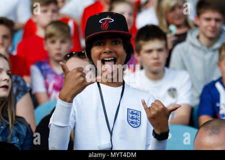 Leeds, Regno Unito. Il 7 giugno, 2018. Tifosi inglesi prima della International amichevole tra Inghilterra e Costa Rica a Elland Road il 7 giugno 2018 a Leeds, Inghilterra. (Foto di Daniel Chesterton/phcimages) Credit: Immagini di PHC/Alamy Live News Foto Stock