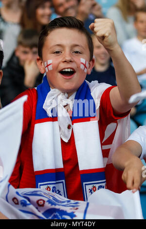 Leeds, Regno Unito. Il 7 giugno, 2018. Tifosi inglesi prima della International amichevole tra Inghilterra e Costa Rica a Elland Road il 7 giugno 2018 a Leeds, Inghilterra. (Foto di Daniel Chesterton/phcimages) Credit: Immagini di PHC/Alamy Live News Foto Stock