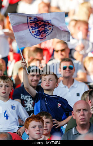 Leeds, Regno Unito. Il 7 giugno, 2018. Tifosi inglesi prima della International amichevole tra Inghilterra e Costa Rica a Elland Road il 7 giugno 2018 a Leeds, Inghilterra. (Foto di Daniel Chesterton/phcimages) Credit: Immagini di PHC/Alamy Live News Foto Stock