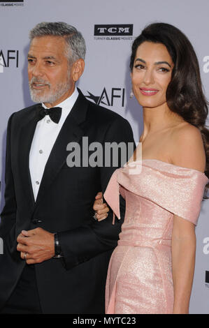 Los Angeles, California, USA. Il 7 giugno, 2018. 7 giugno 2018 - Los Angeles, California USA - Attore George Clooney, moglie AMAL CLOONEY a 46th AFI Life Achievement Award Gala Omaggio a George Clooney tenutosi presso il Teatro Dolby, Hollywood, Los Angeles. Credito: Paolo Fenton/ZUMA filo/Alamy Live News Foto Stock