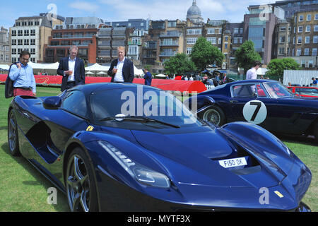 Londra, Regno Unito. 8 Giugno, 2018. Un 2015 LaFerrari Ferrari F150) sul display alla città Concours Motoring party in giardino. Banchieri, acquirenti e teste di benzina riuniti oggi per la città annuale Concours Motoring Garden Party nei giardini della Onorevole Compagnia di Artiglieria presso la sede centrale si trova nel cuore della città di Londra, Regno Unito. L'evento mette in mostra alcuni dei mondi migliori sportcars e quasi 100 icone delle prestazioni, del passato e del presente, sono parcheggiate fino in cinque acri di oasi di verde, nascosto appena fuori città strada per l'evento di quest'anno. Credito: Michael Preston/Alamy Live News Foto Stock