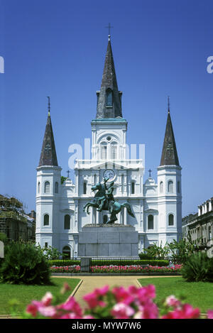 Storico 1992 Andrew Jackson STATUA DI SAINT LOUIS CATTEDRALE Jackson Square del Quartiere Francese di New Orleans in Louisiana USA Foto Stock