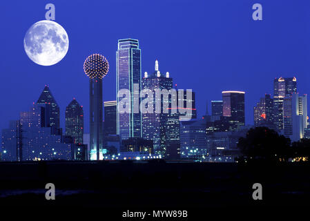 1992 Centro storico SKYLINE TRINITY RIVER GREENBELT Park Dallas Texas USA Foto Stock