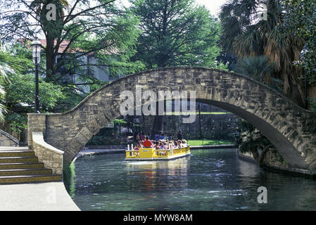1992 passerella storico river walk SAN ANTONIO TEXAS USA Foto Stock