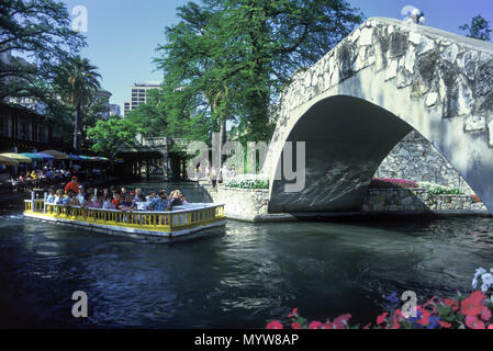 1992 passerella storico river walk SAN ANTONIO TEXAS USA Foto Stock