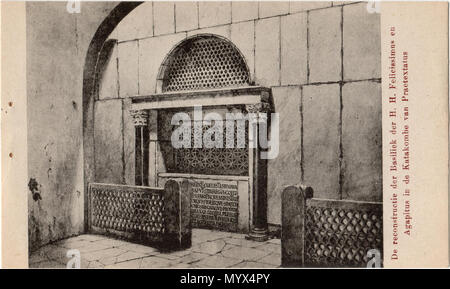 . Het graf van de heiligen Felicissimus en Agapitus in de catacombe van Praetextatus. Porta Reconstructie barone Rodolfo Kanzeler, secretaris van de Commissie voor Christelijke Archeologie a Roma. Op 2 juli 1912 werd in Valkenburg een replica op ware grootte van deze reconstructie geopend. Il barone Kanzler è stata bij deze apertura aanwezig. Afkomstig uit een briefkaartenboekje. . De reconstructie van het graf van de heiligen Felicissimus en Agapitus in de catacombe van Praetextatus . Tra il 1895 e il 1940 85 Cartolina De reconstructie der Basiliek der H. H. Felicissimus en Agapitus in de Katakombe van Foto Stock