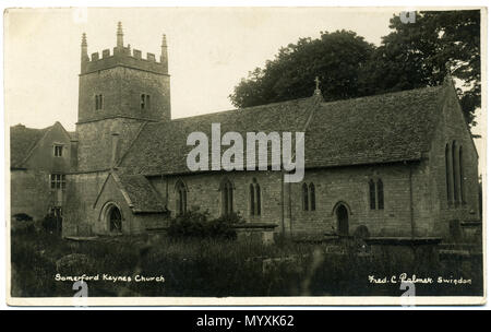 . Cartolina della Chiesa di Tutti i Santi, Somerford Keynes, Gloucestershire, sul Wiltshire e Gloucestershire frontiera, Inghilterra. La chiesa è Il Grade ii Listed; ha il settimo secolo fondazioni, fu ricostruita nel XIII secolo, aveva settecento aggiunte ed è stato restaurato nel XIX secolo. Il fotografo è stato Fred C. Palmer di Torre Studio, Herne Bay, Kent ca.1905-1916, e di 6 Cromwell Street, Swindon ca.1920-1936. Egli si ritiene siano morti 1936-1939. La cartolina viene spedito per posta 1930. Questa stampa ha oscurato con l'età, ma sarebbe inopportuno per regolare la luminosità perché dettaglio, e. Foto Stock
