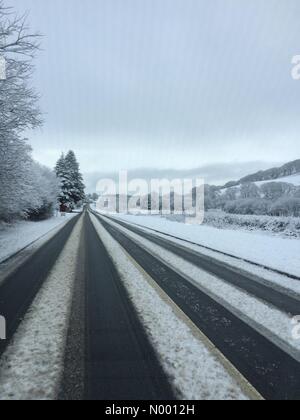 Hotel a Llanwrtyd Wells, Powys, Regno Unito. Xiii gen, 2015. Neve in Galles centrale Credito: pease971/StockimoNews/Alamy Live News Foto Stock