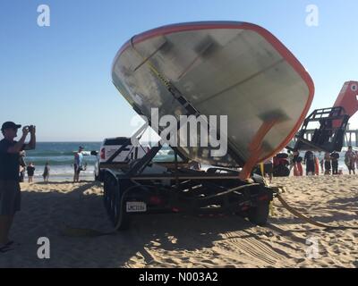 Huntington Beach, California, Stati Uniti d'America. 19 giugno 2015. Il big board arriva a Huntington Beach California in anticipo del sabato di giugno xx tentare da oltre 60 piloti per rompere il Guinness world record per la maggior parte delle persone in sella a una tavola da surf Credito: Duncan Selby/StockimoNews/Alamy Live News Foto Stock