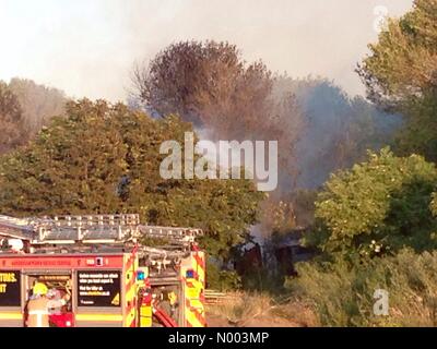 Southport, Merseyside, Regno Unito. Il 15 luglio 2015. Southport Pleasureland Fire 15/07/2015. Vigili del fuoco frequentare un incendio presso la famiglia fiera azionato da Norman Wallis. Credito: Cernan Elias/StockimoNews/Alamy Live News Foto Stock