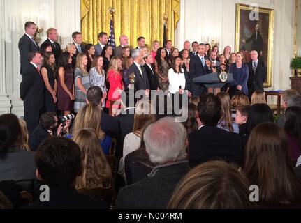 Washington, DC, Stati Uniti d'America. 27 ott 2015. Obama ci onora le donne della squadra di calcio alla Casa Bianca il credito: B Christopher / StockimoNews/Alamy Live News Foto Stock