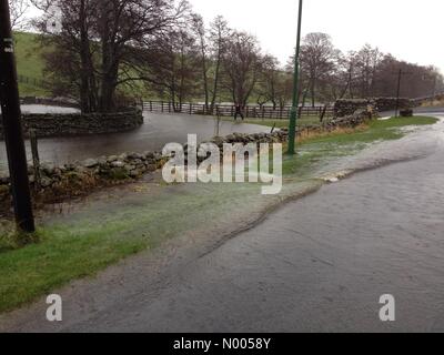 Barnard Castle, nella contea di Durham, Regno Unito. 05 Dic, 2015. Tempesta Desmond porta heavy rain esasperato da forti venti che provocano inondazioni in Holwick. Teesdale superiore nel nord Pennine hills . Credito: Glenys Nicholson/StockimoNews/Alamy Live News Foto Stock