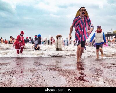 Teignmouth Boxing Day dip Foto Stock