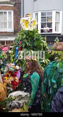 High St, Hastings, East Sussex, Regno Unito. 02Maggio, 2016. Jack Hastings nel verde delle celebrazioni in Hastings East Sussex 2 maggio 2016 Credit: Vivien Kent/StockimoNews/Alamy Live News Foto Stock