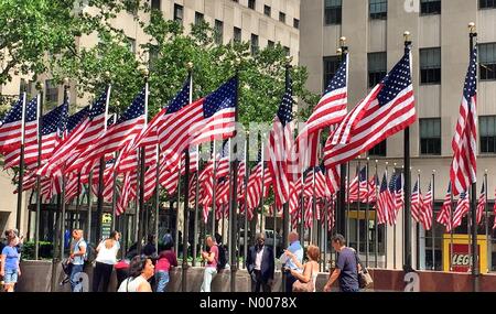 New York, Stati Uniti d'America. 27 Maggio, 2016. Il memorial day celebrazione presso il Rockefeller Center di New York City Credit: Yvonne M. Conde / StockimoNews/Alamy Live News Foto Stock