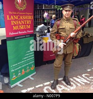 Preston, Lancashire, Regno Unito. Il 25 giugno, 2016. La prima guerra mondiale la ri-emanare o Scott Knowles a Preston Forze Armate giorno per il Lancashire Museo di fanteria Sabato 25 Giugno Credito: Roger Goodwin/StockimoNews/Alamy Live News Foto Stock