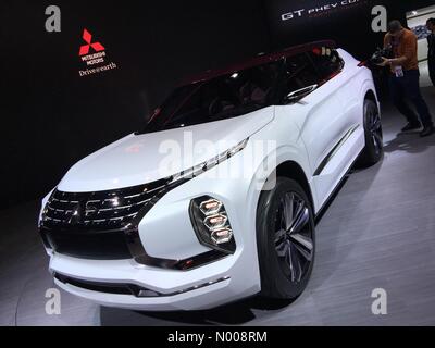 Parigi, Francia. 29 Settembre 2016: MITSUBISHI GT phev plug in hybrid Concept SUV auto in prima mondiale al Motor Show di Parigi Credito: opere / StockimoNews/Alamy Live News Foto Stock