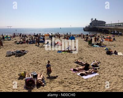 Bournemouth, Regno Unito. Il 9 aprile 2017. Regno Unito meteo. Brillante caldo sole in Bournemouth e non è nemmeno ancora di Pasqua. Credito: PA Biggins / StockimoNews/Alamy Live News Foto Stock