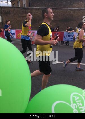 Londra, Regno Unito. 23 Aprile, 2017. Maratona di Londra 2017 Credit: Emin Ozkan / StockimoNews/Alamy Live News Foto Stock