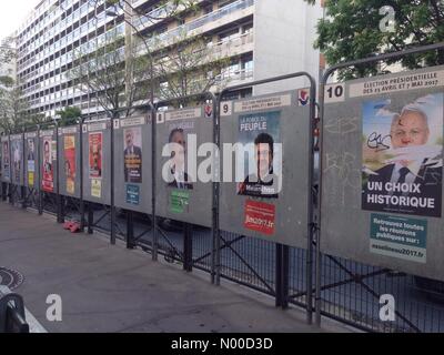 Avenue du Dr Arnold Netter, Parigi, Francia. 23 apr, 2017. Avenue du Dr Arnold Netter, Parigi, Francia. 23 apr, 2017. Parigi, Francia, Francese Elezioni Presidenziali manifesti al di fuori della stazione di votazione nel dodicesimo distretto, 23/4/2017 Credit: Directphoto.org/StockimoNews/Alamy Live News Credito: Directphoto.org/StockimoNews/Alamy Live News Foto Stock