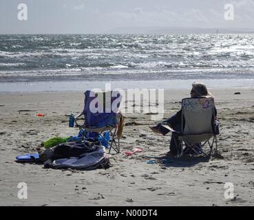 W Strand, West Wittering, Chichester, Regno Unito. 14 Maggio, 2017. Regno Unito: Meteo Sunny a Wittering. West Strand, West Wittering. 14 maggio 2017. Splendido sole sulla costa sud dell'Inghilterra questo pomeriggio. West Wittering beach in West Sussex. Credito: jamesjagger/StockimoNews/Alamy Live News Foto Stock