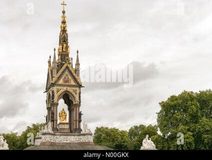 Kensington Rd, Londra, Regno Unito. Decimo Sep, 2017. uk meteo: Nuvoloso in London Kensington gore, Londra. 10 SETT 2017. condizioni di bassa pressione è continuato durante il capitale oggi portando nubi e pioggia. Hyde Park di Londra. Credito: jamesjagger/stockimonews/alamy live news Foto Stock