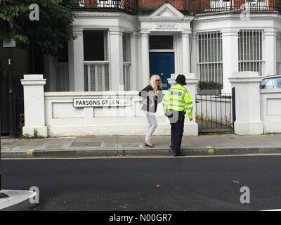 Il nuovo re's Rd, London, Regno Unito. Xv Sep, 2017. Avviso di sicurezza alla Parsons verde. polizia dopo evacuazione incidente alla Parsons verde della stazione della metropolitana di credito: amer ghazzal/stockimonews/alamy live news Foto Stock