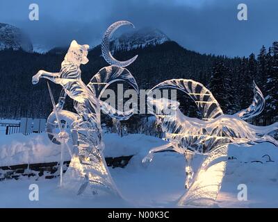 Il Lago Louise, Alberta, Canada. Il 22 gennaio, 2018. "Moonlight" vincendo la scultura di ghiaccio al 2018 il Lago Louise Ice Magic Festival- scolpiti da USA/Canada team di Scott e Ben Credito: Kevin Schafer/StockimoNews/Alamy Live News Foto Stock