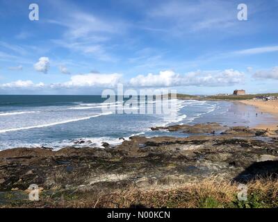 Newquay, Regno Unito. 12 Feb, 2018. Regno Unito: Meteo Sole e docce a Newquay. Fistral Bay, Newquay. Il 12 febbraio 2018. Gli intervalli di sole e docce invernale colpito gran parte del sud-ovest dell'Inghilterra di oggi. Fistral Bay in Newquay. Credito: jamesjagger/StockimoNews/Alamy Live News Foto Stock