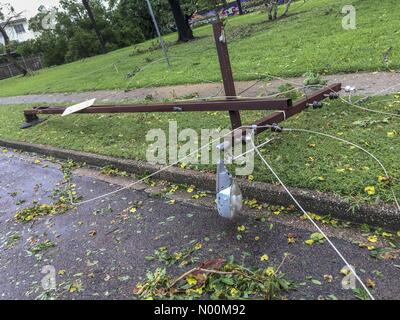 Darwin, in Australia. Il 17 marzo 2018. Il danno fatto in Darwin la capitale del Territorio Settentrionale dell Australia su 2018.03.17 dal ciclone tropicale Marcus - Marcus è stato una categoria 2 ciclone - Credit: Regis Martin/StockimoNews/Alamy Live News Foto Stock