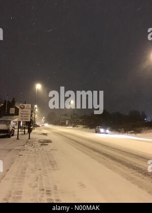 Regno Unito - previsioni del tempo - 17 Marzo 2018 Morley, Leeds. Nevicata ha causato condizioni di marcia difficili sulla A650 per Morley vicino a Leeds. Foto Stock