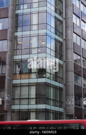 Londra, Regno Unito. Xx Marzo 2018. Uffici di Cambridge Analytica come informazioni il Commissario cerca mandato di ricerca. New Oxford Street, Londra. Xx Marzo 2018. Credito: Ollie Cole/StockimoNews/Alamy Live News Foto Stock