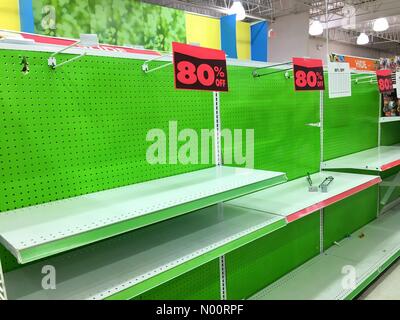 Brookfield, WI, Stati Uniti d'America. 28 GIU, 2018. Toys "R" Us di chiusura, 28 giugno 2018, Brookfield, WI, Toys "R" Us ubicazione Brookfield si chiude con un giorno di anticipo della chiusura obbligatoria di tutti noi posizioni su Venerdì, DianaJ/StockimoNews/Alamy Credito: Diana J./StockimoNews/Alamy Live News Foto Stock