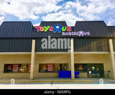 Brookfield, WI, Stati Uniti d'America. 28 GIU, 2018. Toys "R" Us di chiusura, 28 giugno 2018, Brookfield, WI, Toys "R" Us ubicazione Brookfield si chiude con un giorno di anticipo della chiusura obbligatoria di tutti noi posizioni su Venerdì, DianaJ/StockimoNews/Alamy Credito: Diana J./StockimoNews/Alamy Live News Foto Stock
