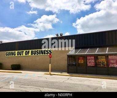Brookfield, WI, Stati Uniti d'America. 28 GIU, 2018. Toys "R" Us di chiusura, 28 giugno 2018, Brookfield, WI, Toys "R" Us ubicazione Brookfield si chiude con un giorno di anticipo della chiusura obbligatoria di tutti noi posizioni su Venerdì, DianaJ/StockimoNews/Alamy Credito: Diana J./StockimoNews/Alamy Live News Foto Stock