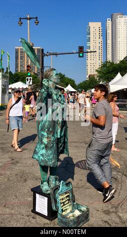 Milwaukee, Stati Uniti d'America, 13 luglio 2018. Bastille giorni a Milwaukee, 13 luglio 2018, Milwaukee, WI, Stati Uniti d'America, la piazza della cattedrale di Milwaukee ospita nuovamente il popolare francese-themed Bastille Days festival, DianaJ/StockimoNews/Alamy Credito: Diana J./StockimoNews/Alamy Live News Foto Stock