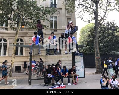 75116 Parigi, Francia. Il 15 luglio 2018. Francia la celebrazione della Coppa del Mondo di calcio di credito: Vanya Bovajo/StockimoNews/Alamy Live News Foto Stock