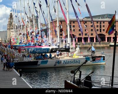 Liverpool, Regno Unito. 28 Luglio, 2018. Liverpool Albert Dock, 28 luglio 2018, fine del giro del mondo Race Clipper. Clippers line up nel dock. Credito: Rena perla/StockimoNews/Alamy Live News Foto Stock