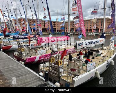 Liverpool, Regno Unito. 28 Luglio, 2018. Liverpool, Regno Unito. 28 Luglio, 2018. Liverpool Albert Docks, il giro del mondo Race Clipper. Clippers nel dock e gli equipaggi celebrare la fine della gara: Credito Rena perla/StockimoNews/Alamy Live News Foto Stock