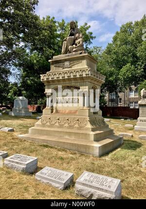 Atlas Obscura's Graceland cimitero tour, 5 agosto 2018, Chicago, Ill, STATI UNITI D'AMERICA, Storico Adam Selzer ospita il agosto 2018 Graceland cimitero tour, DianaJ/StockimoNews/Alamy Credito: Diana J./StockimoNews/Alamy Live News Foto Stock