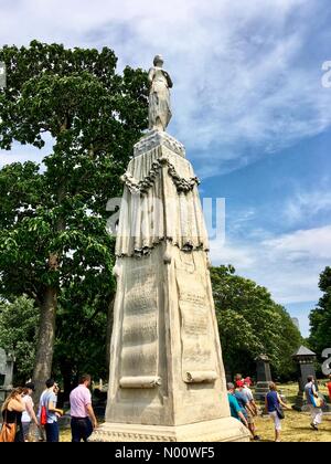 Atlas Obscura's Graceland cimitero tour, 5 agosto 2018, Chicago, Ill, STATI UNITI D'AMERICA, Storico Adam Selzer ospita il agosto 2018 Graceland cimitero tour, DianaJ/StockimoNews/Alamy Credito: Diana J./StockimoNews/Alamy Live News Foto Stock