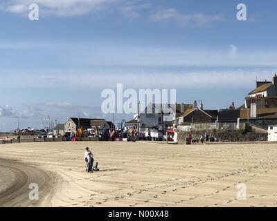 Lyme Regis, Dorset, Regno Unito. Il 7 settembre 2018. Regno Unito Meteo. Bella e luminosa mattina di settembre sulla spiaggia a Lyme Regis. Credito: Celia McMahon/Alamy Live News. Credito: Celia McMahon/StockimoNews/Alamy Live News Foto Stock