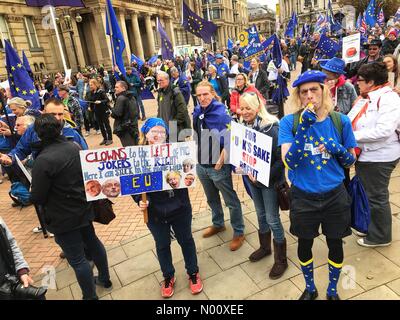 Anti Brexit dimostrazione - Birmingham Regno Unito - Domenica 30 settembre 2018 Pro UE dimostranti protestano in Victoria Square come il partito conservatore si raccoglie nella città Foto Stock